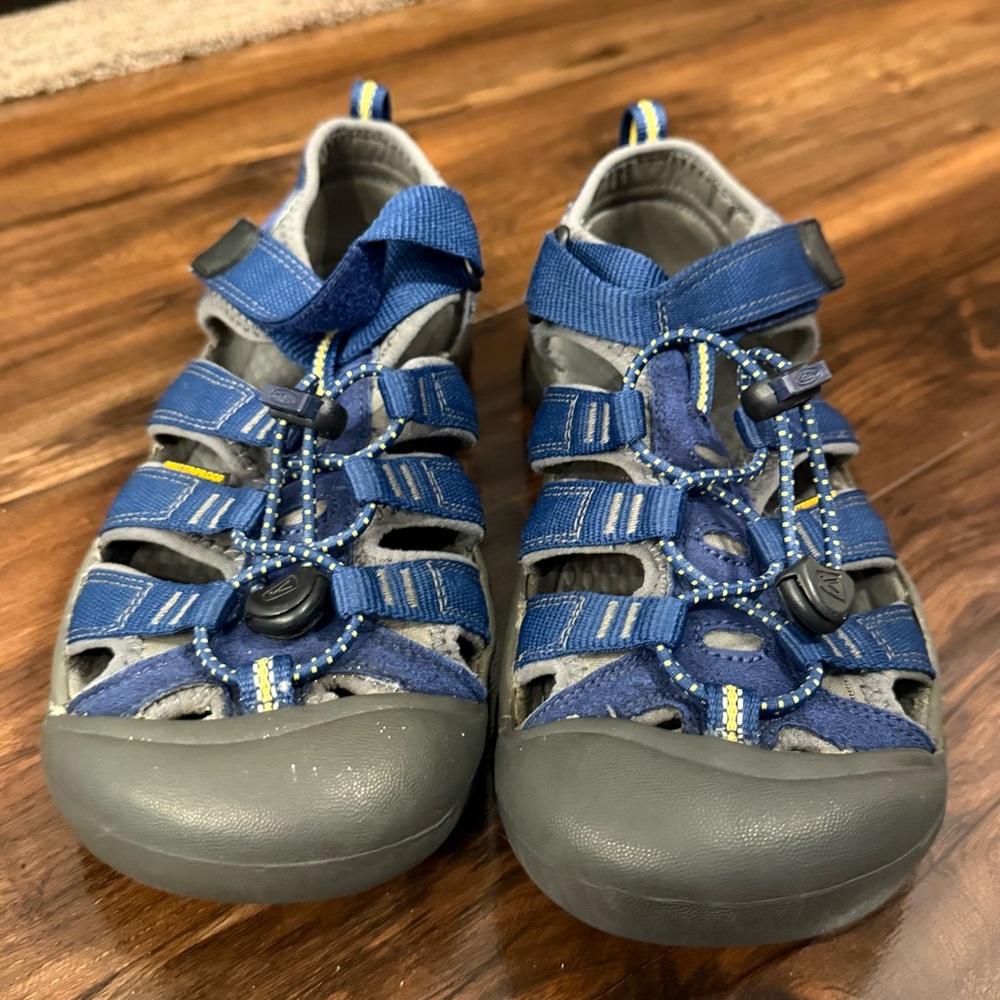 KEEN unisex child Newport H2 Closed Toe Sandals